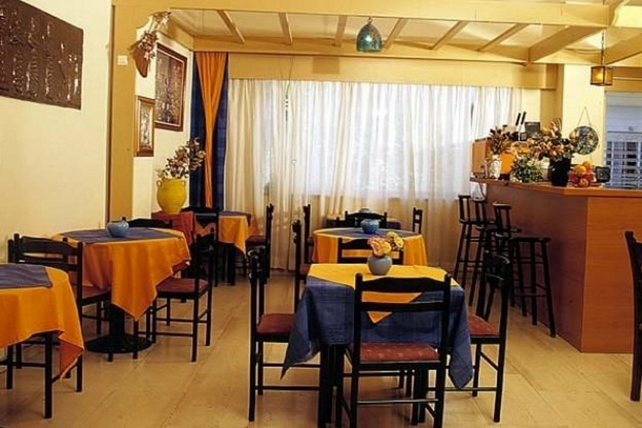Aristea Hotel Элунда Экстерьер фото